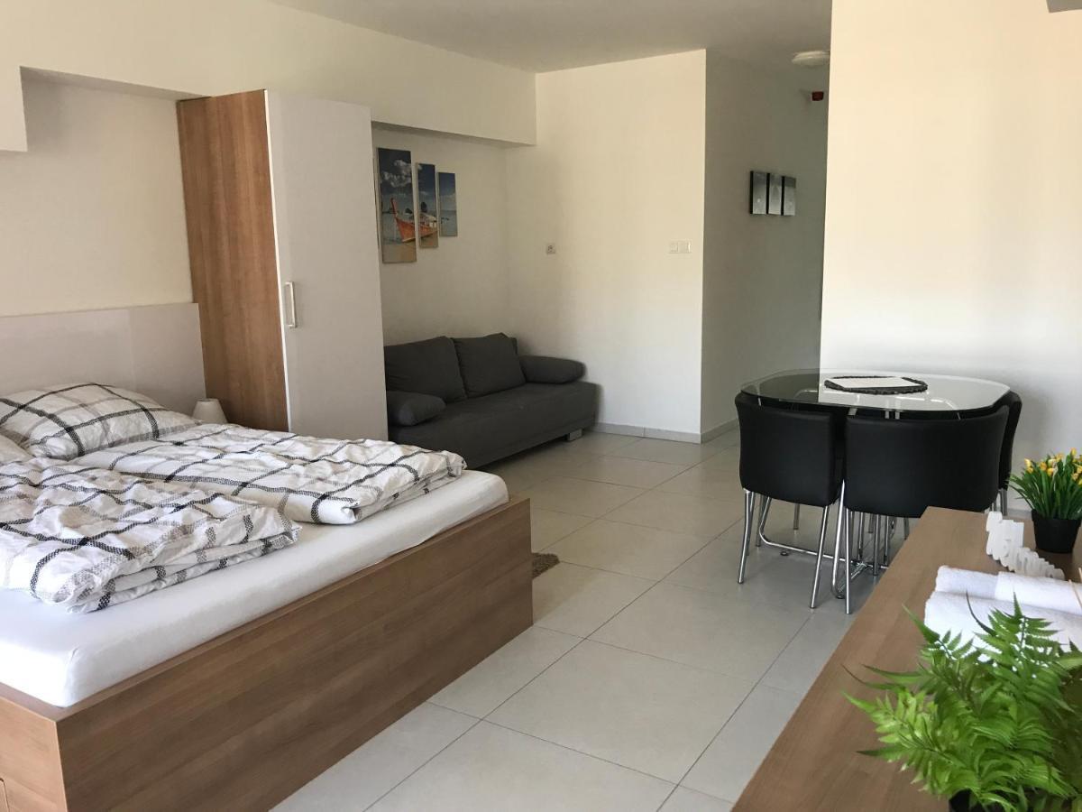 Tisza Gyöngye Apartmanház Apartamento Szeged Exterior foto