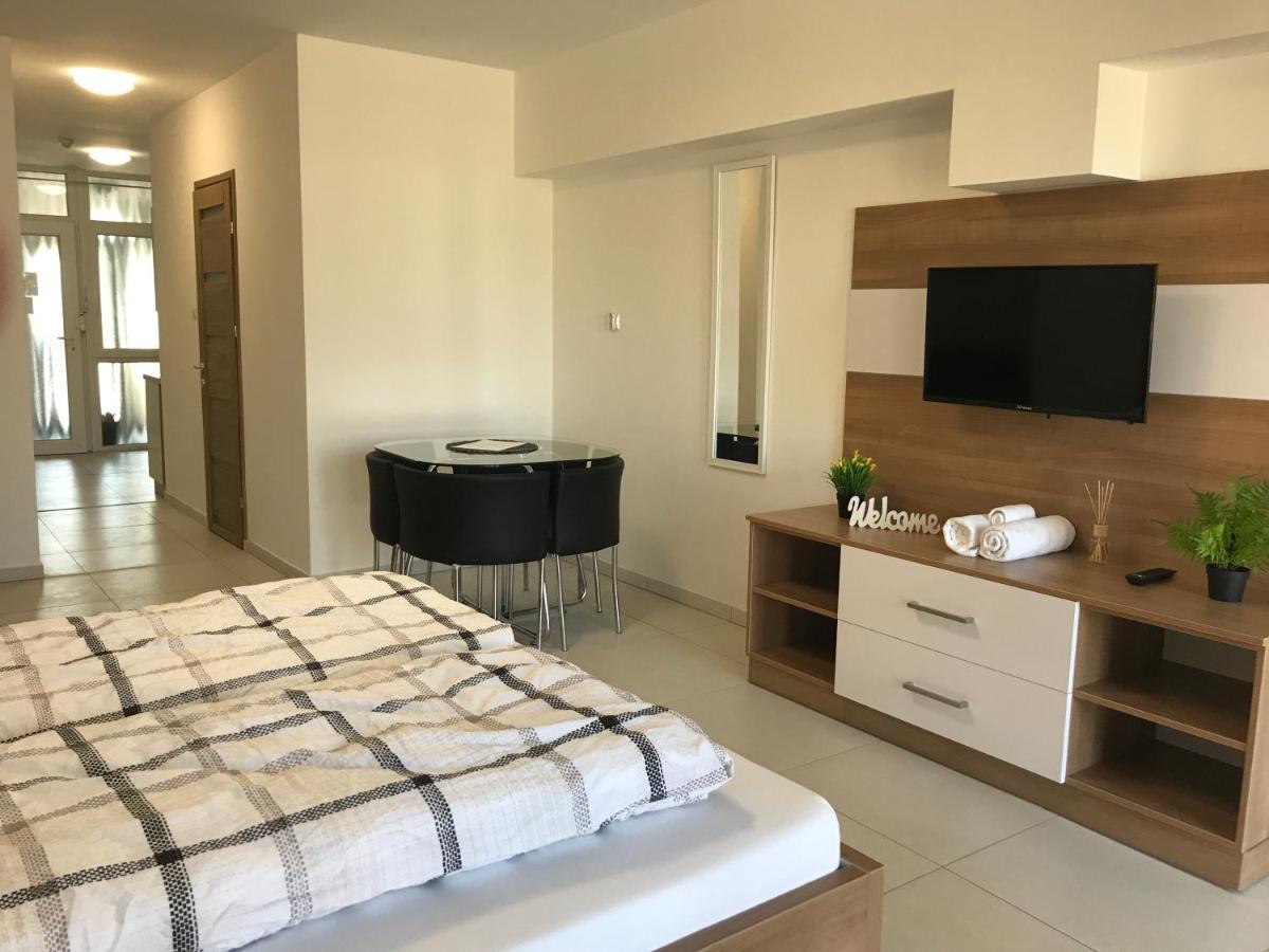 Tisza Gyöngye Apartmanház Apartamento Szeged Exterior foto